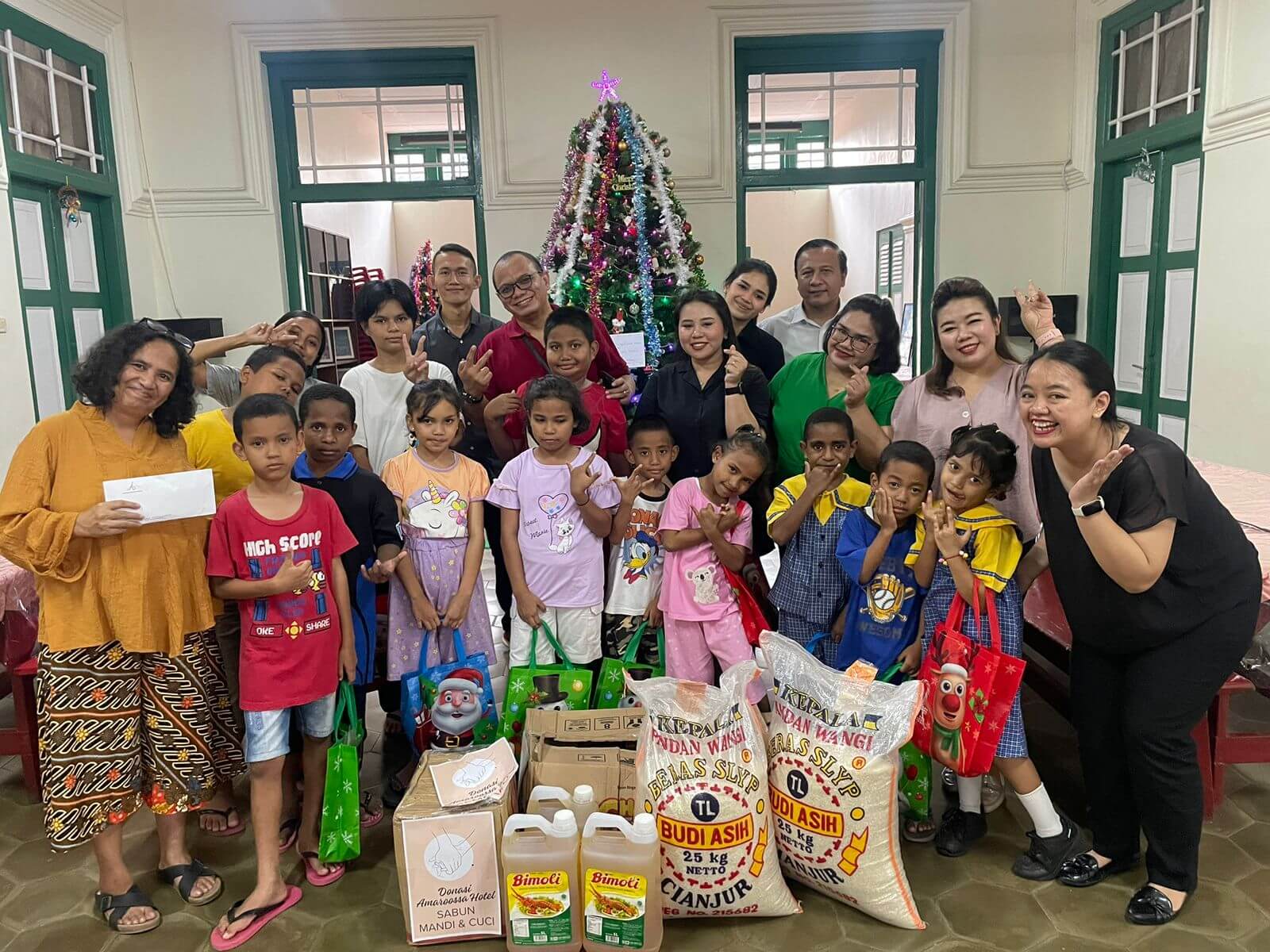 Sukacita Ibadah Natal Dan Kunjungan Panti Asuhan Amaroossa Hotels Indonesia — image 5